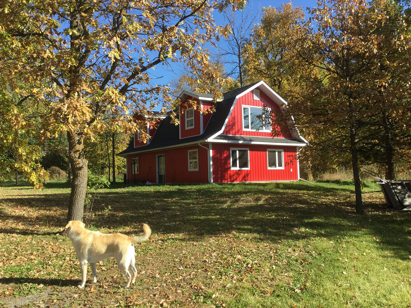 Picture of a red barn